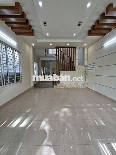 CHO THUÊ NHÀ 3 TẦNG MẶT TIỀN ĐƯỜNG: NGUYỄN SÚY - ĐỐI DIỆN CÔNG VIÊN
