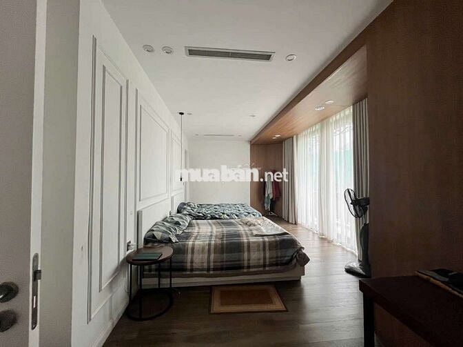 Biệt thự đơn lập góc view hồ 390m² full nội thất cao cấp Vinhomes