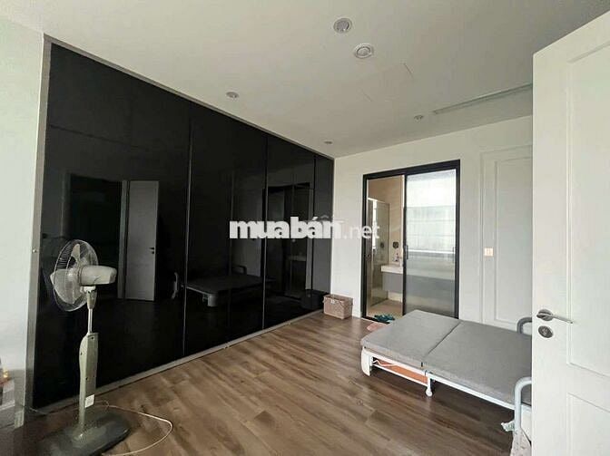 Biệt thự đơn lập góc view hồ 390m² full nội thất cao cấp Vinhomes