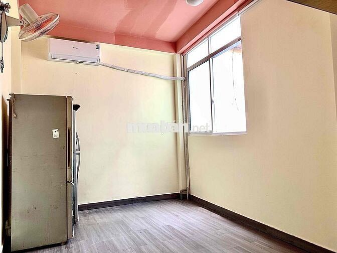 Phòng trọ đường Nguyễn Đình Chiểu, Phú Nhuận; nội thất đầy đủ, có gác.