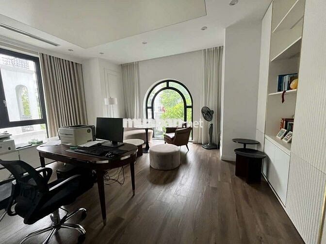 Biệt thự đơn lập góc view hồ 390m² full nội thất cao cấp Vinhomes
