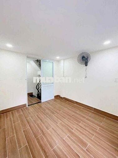 Cho thuê nhà đẹp - 3 tầng - Tôn Đản Q4 - Chỉ 7 triệu.