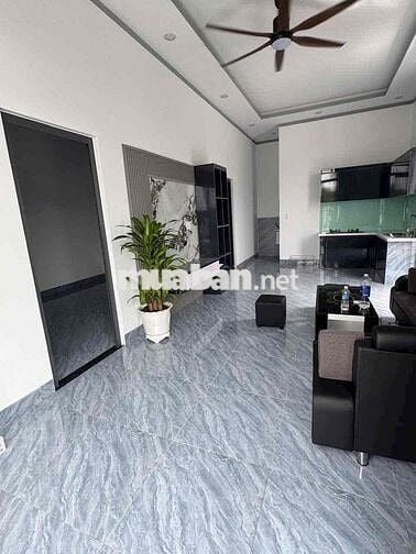 cần bán nhà cấp 4 mặt tiền nhựa