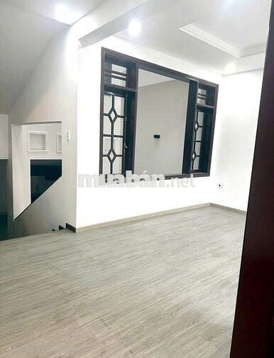 Cho thuê nhà 4 tầng mặt tiền đường Núi Thành, vị trí đẹp