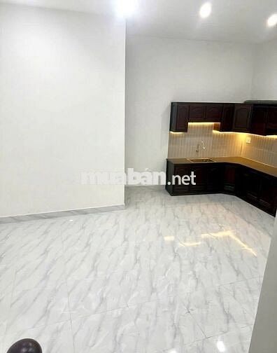 Cho thuê nhà 4 tầng mặt tiền đường Núi Thành, vị trí đẹp