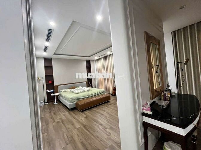 Biệt thự đơn lập góc view hồ 390m² full nội thất cao cấp Vinhomes