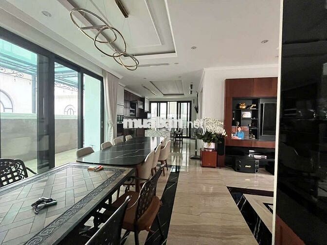 Biệt thự đơn lập góc view hồ 390m² full nội thất cao cấp Vinhomes