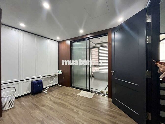 Biệt thự đơn lập góc view hồ 390m² full nội thất cao cấp Vinhomes