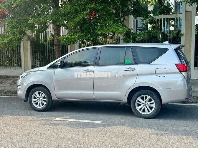 Toyota Innova 2020 số sàn màu bạc biển 30/5 số Hn