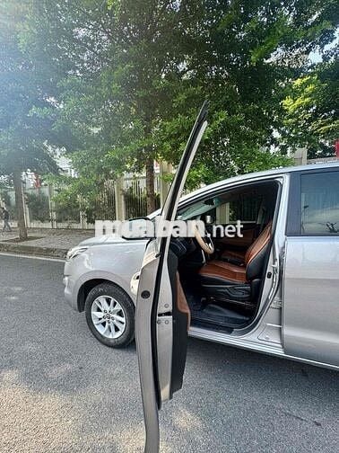 Toyota Innova 2020 số sàn màu bạc biển 30/5 số Hn