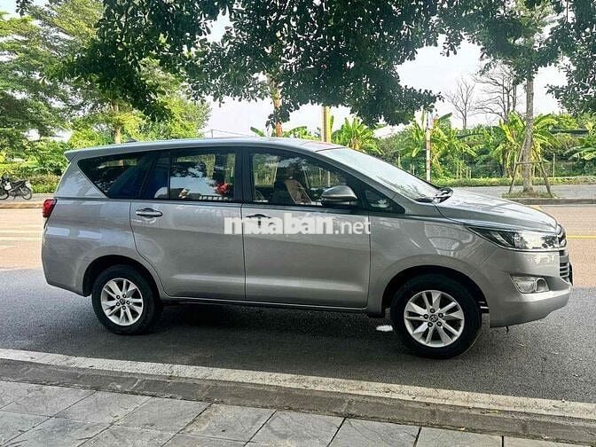 Toyota Innova 2020 số sàn màu bạc biển 30/5 số Hn