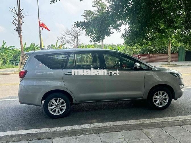 Toyota Innova 2020 số sàn màu bạc biển 30/5 số Hn