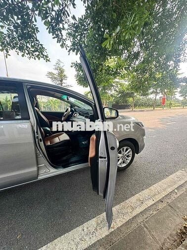 Toyota Innova 2020 số sàn màu bạc biển 30/5 số Hn
