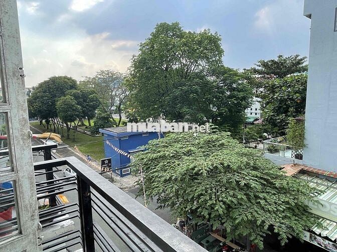 Phòng Ban Công Thoáng Khu Tên Lửa