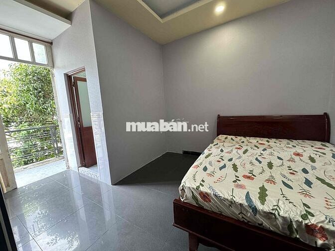 Phòng Ban Công Thoáng Khu Tên Lửa