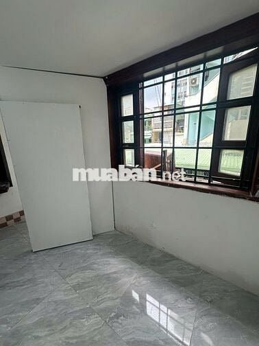 CÒN TRỐNG 1 PHÒNG *** NỘI THẤT CƠ BẢN Ở TRUNG TÂM QUẬN 10