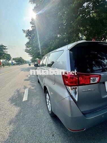Toyota Innova 2020 số sàn màu bạc biển 30/5 số Hn