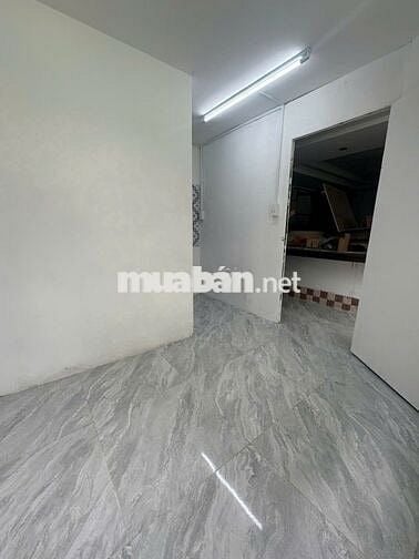 CÒN TRỐNG 1 PHÒNG *** NỘI THẤT CƠ BẢN Ở TRUNG TÂM QUẬN 10