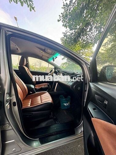 Toyota Innova 2020 số sàn màu bạc biển 30/5 số Hn