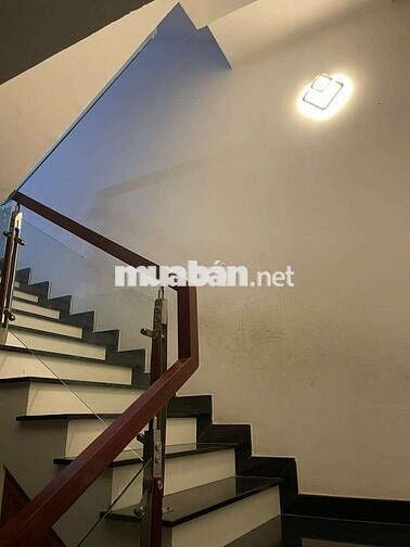 Cho thuê nhà nguyên căn 1 trệt 2 lầu, có 4pn, hẻm xe hơi. Nhà mới tinh