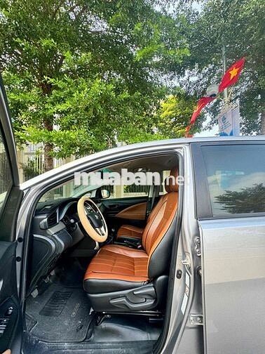 Toyota Innova 2020 số sàn màu bạc biển 30/5 số Hn