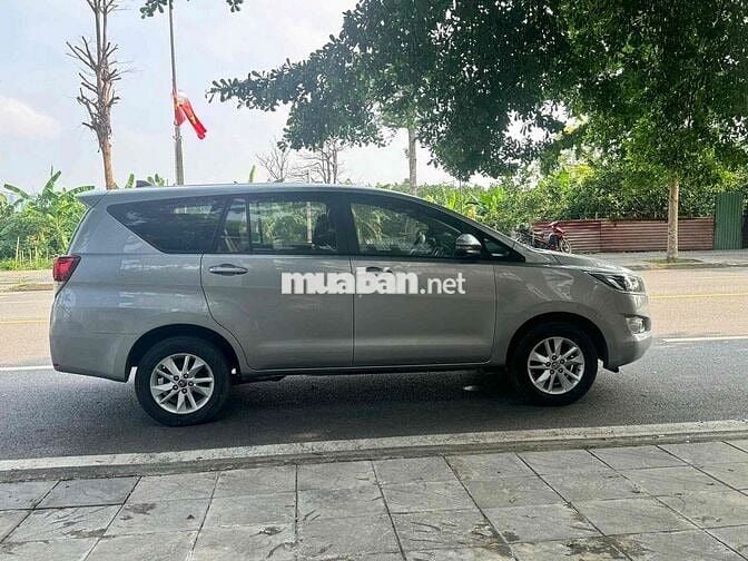 Toyota Innova 2020 số sàn màu bạc biển 30/5 số Hn