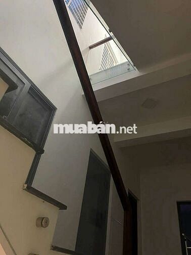 Cho thuê nhà nguyên căn 1 trệt 2 lầu, có 4pn, hẻm xe hơi. Nhà mới tinh