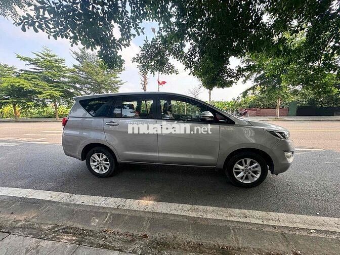 Toyota Innova 2020 số sàn màu bạc biển 30/5 số Hn