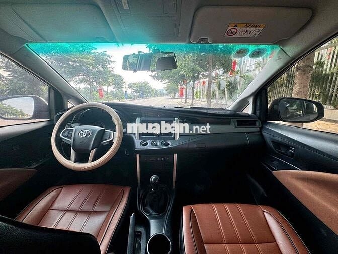Toyota Innova 2020 số sàn màu bạc biển 30/5 số Hn