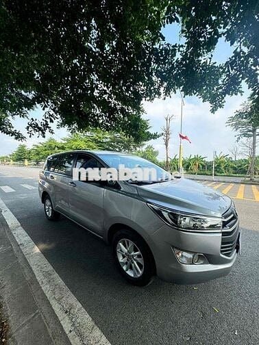 Toyota Innova 2020 số sàn màu bạc biển 30/5 số Hn