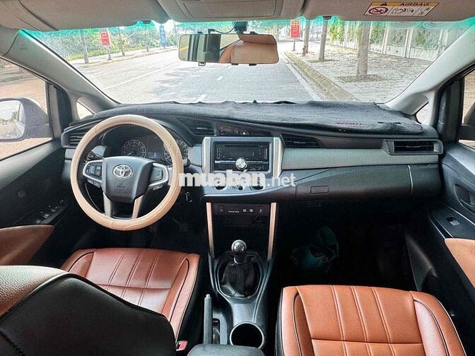 Toyota Innova 2020 số sàn màu bạc biển 30/5 số Hn
