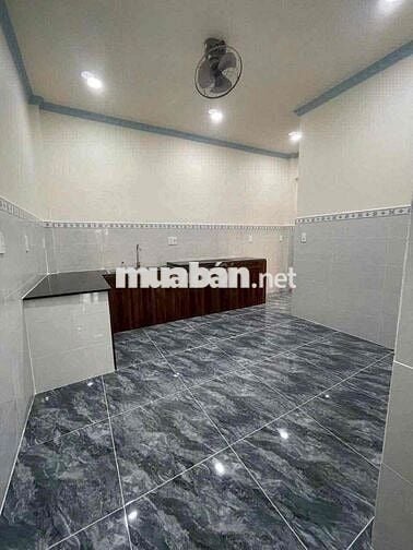 NHÀ GẦN CHỢ, TRƯỜNG HỌC. TRỆT LỬNG 3PN 2WC. SÂN XE HƠI