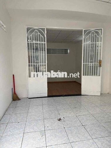 Nhà trệt 2 phòng ngủ hẻm 194 đường Cách Mạng Tháng Tám