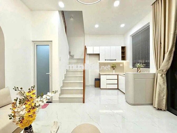 Nhà mới xây Nguyễn Trọng Tuyển 3tầng 2pn,3wc (4,9x4,5)giá chỉ:5,9tỷ