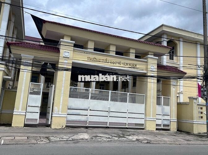 Bán Lô đất mặt tiền đường nhựa 10m ngay Cây Xăng Petro