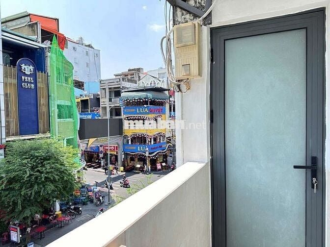 CHO THUÊ CHUNG CƯ LẦU 2 THANG BỘ SỐ 210 ĐỀ THÁM QUẬN 1 CÓ 1 PHÒNG 30M2