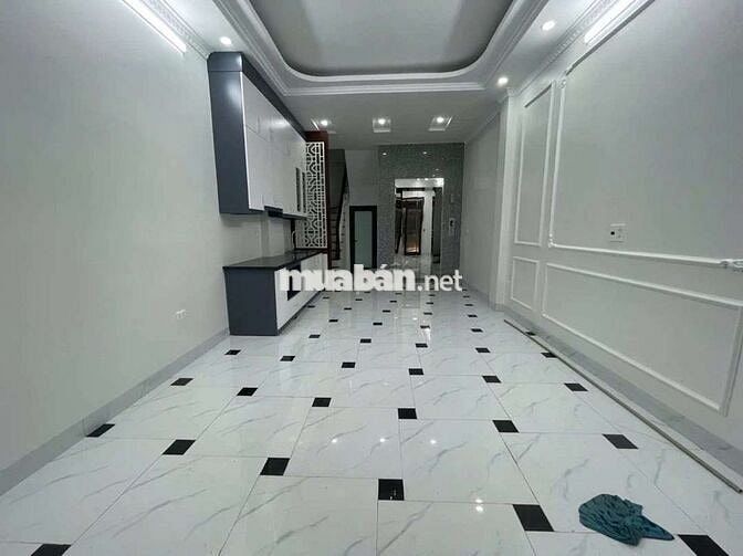 Bán gấp nhà 5 tầng thang máy Đại La, HBT 38m2 , gần phố . Giá 9.3 Tỷ