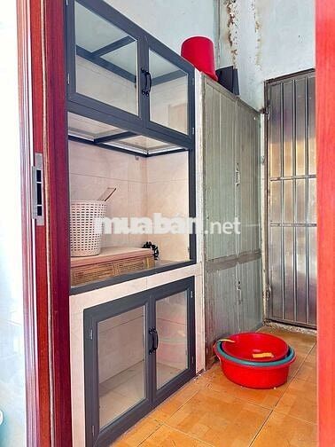 CHO THUÊ CHUNG CƯ LẦU 2 THANG BỘ SỐ 210 ĐỀ THÁM QUẬN 1 CÓ 1 PHÒNG 30M2