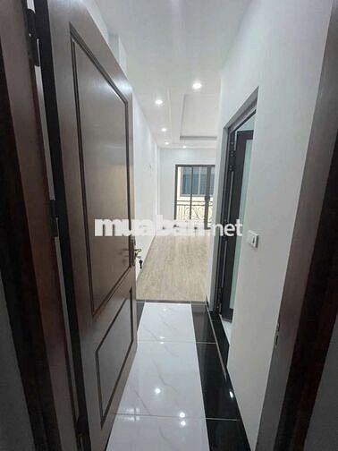 Bán gấp nhà 5 tầng thang máy Đại La, HBT 38m2 , gần phố . Giá 9.3 Tỷ