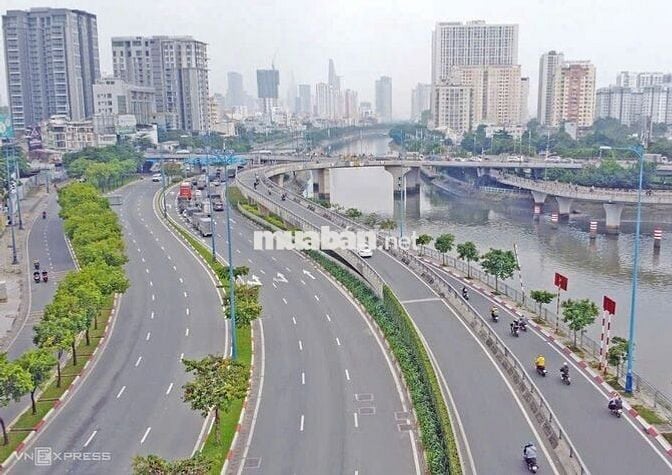 Tôi chính chủ bán lô đất đẹp Tân Đô-Đức Hoà kề hồ cảnh quan, giá tốt.