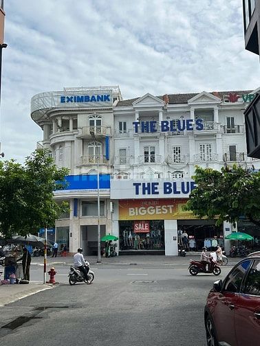 Bán nhà căn góc Phan Văn Trị - Emark. trệt 4L. Giá 11,6tỷ