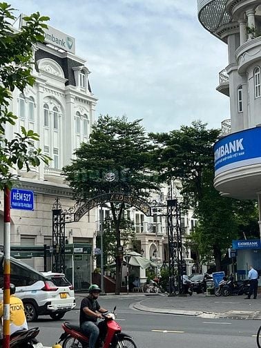 Bán nhà căn góc Phan Văn Trị - Emark. trệt 4L. Giá 11,6tỷ