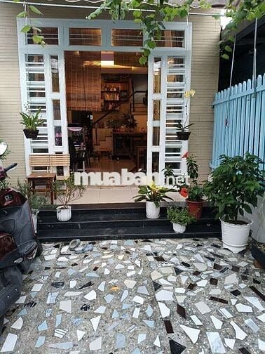 Nhà mặt tiền đường hẻm 553 hẻm xe hơi