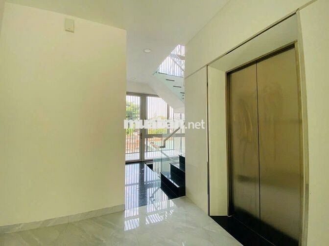 CHO THUÊ MẶT BẰNG KHU HIM LAM, QUẬN 7. DT 5X15M, THANG MÁY, MÁY LẠNH.