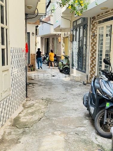 CHO THUÊ NHÀ NGUYÊN CĂN 2PN GIÁP Q1