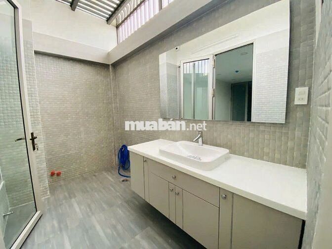 CHO THUÊ MẶT BẰNG KHU HIM LAM, QUẬN 7. DT 5X15M, THANG MÁY, MÁY LẠNH.
