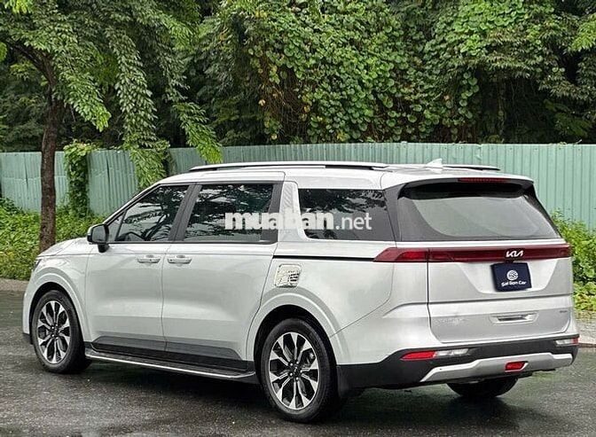 Kia Carnival 2022 2.2D Luxury 8 chỗ chưa đến 1 tỷ