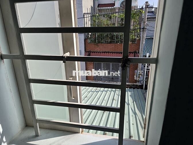 Cần cho thuê nhà nguyên căn, 3 PN, 1 PK, 1 bếp, sân phơi; 2 WC; Hẻm 5m