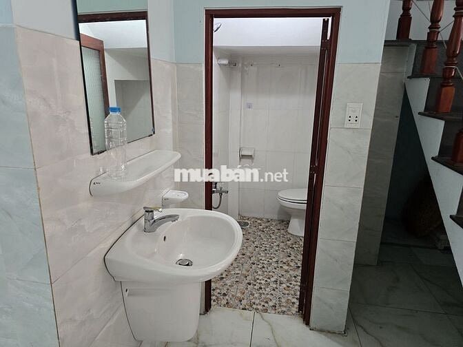 Cần cho thuê nhà nguyên căn, 3 PN, 1 PK, 1 bếp, sân phơi; 2 WC; Hẻm 5m