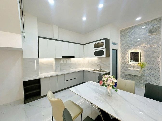 Bán nhà dt 56m2 đúc 3 tầng gần uỷ ban quận 12 giá 5 tỷ 950.